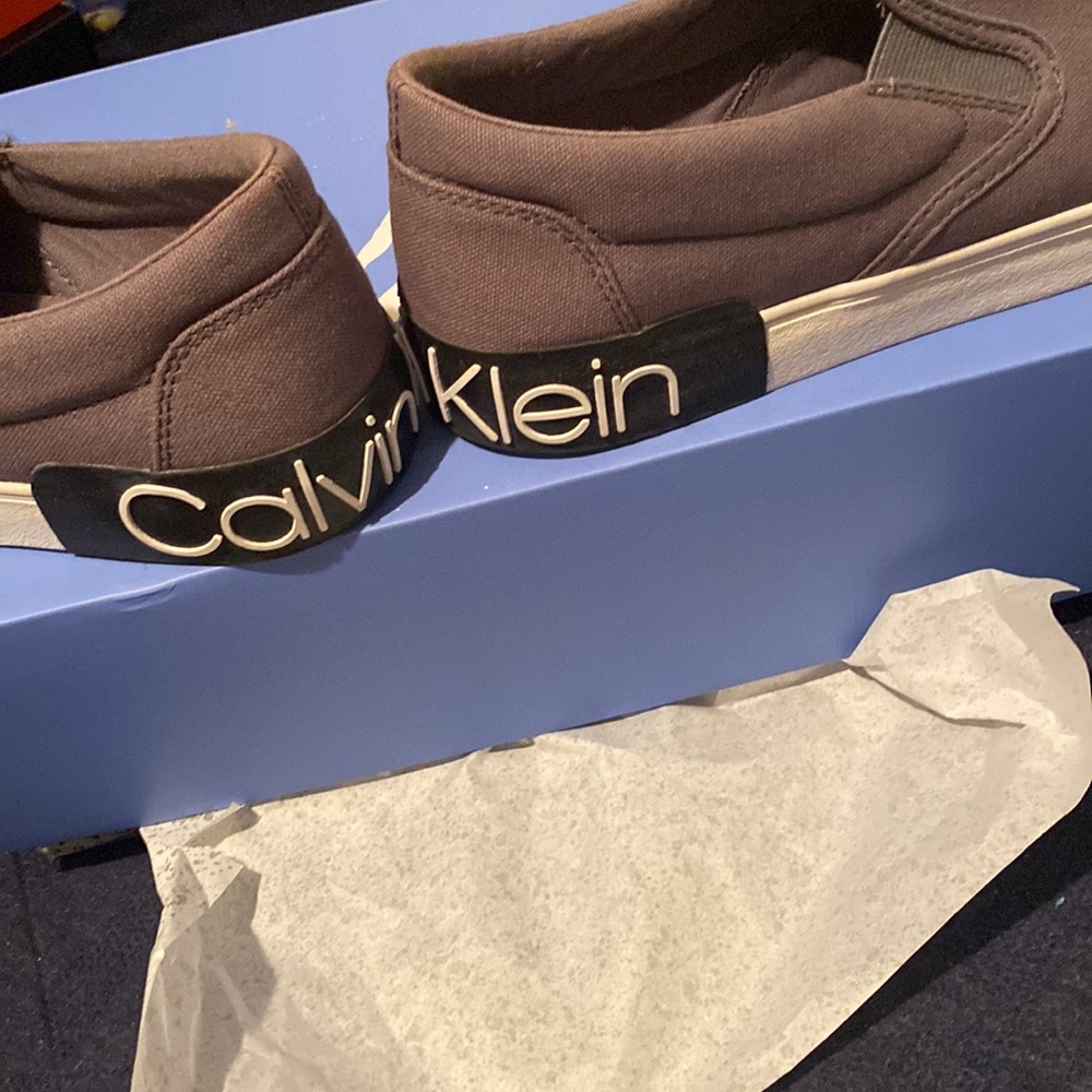 Calvin Klein - Picture 3 of 3